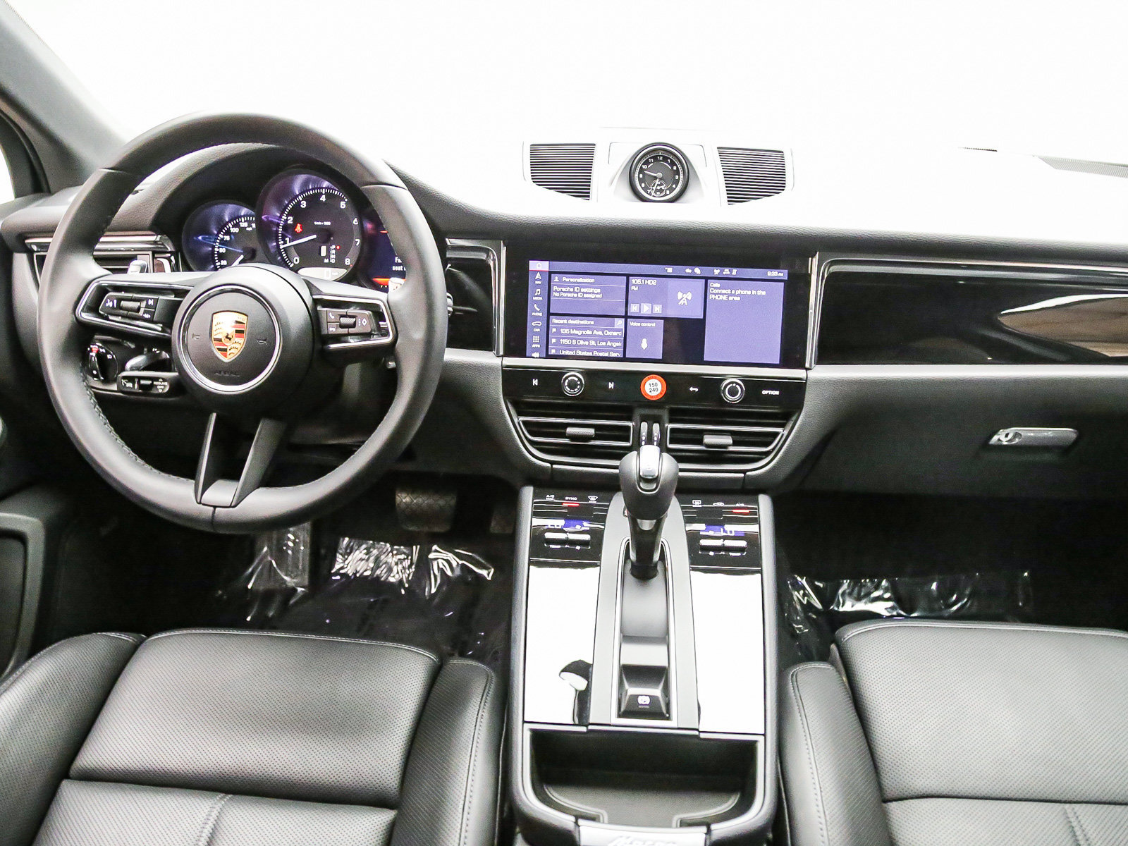 Certified 2026 Porsche Macan AWD/4WD image 16