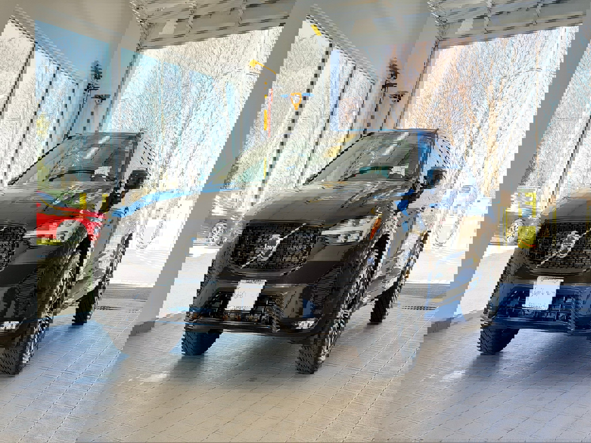 Certified 2025 Volvo XC60 B5 Core image 2