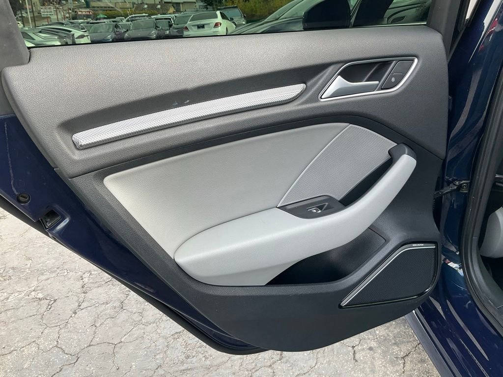 Used 2017 Audi A3 e-tron Prestige w/ Prestige Package FWD image 31