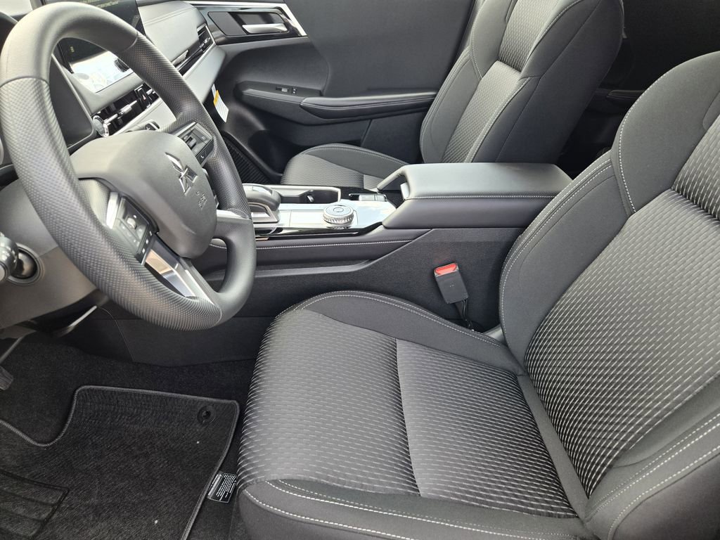 New 2026 Mitsubishi Outlander ES image 9