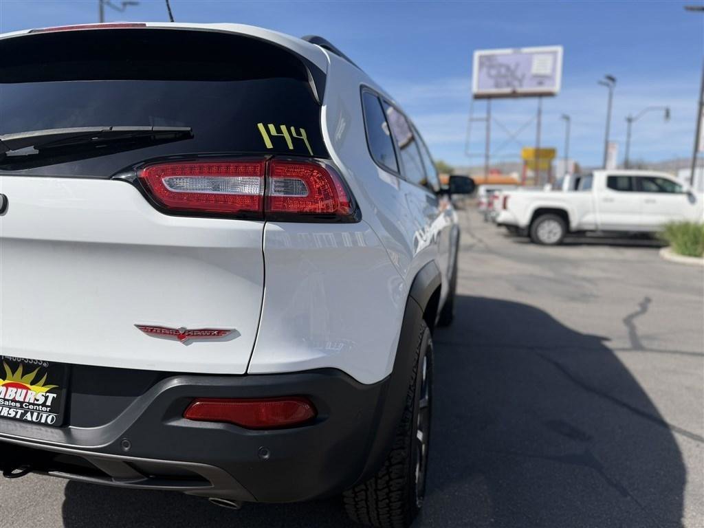 Used 2015 Jeep Cherokee Trailhawk w/ Comfort/Convenience Group image 12