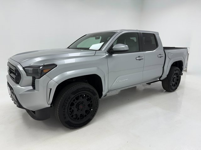 Used 2025 Toyota Tacoma SR5 image 5