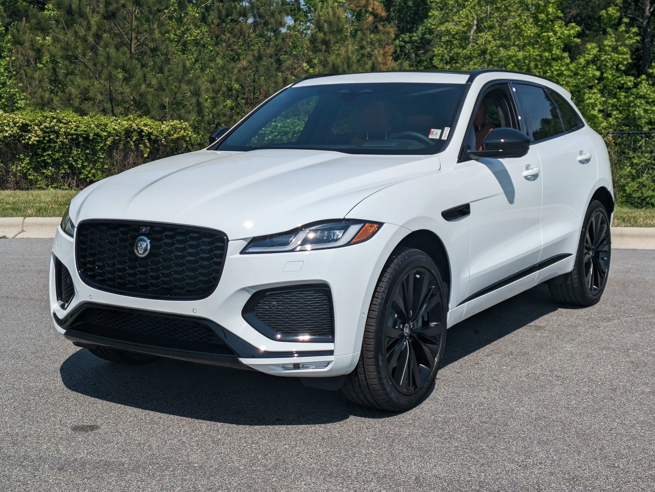 New 2026 Jaguar F-PACE R-Dynamic S image 2