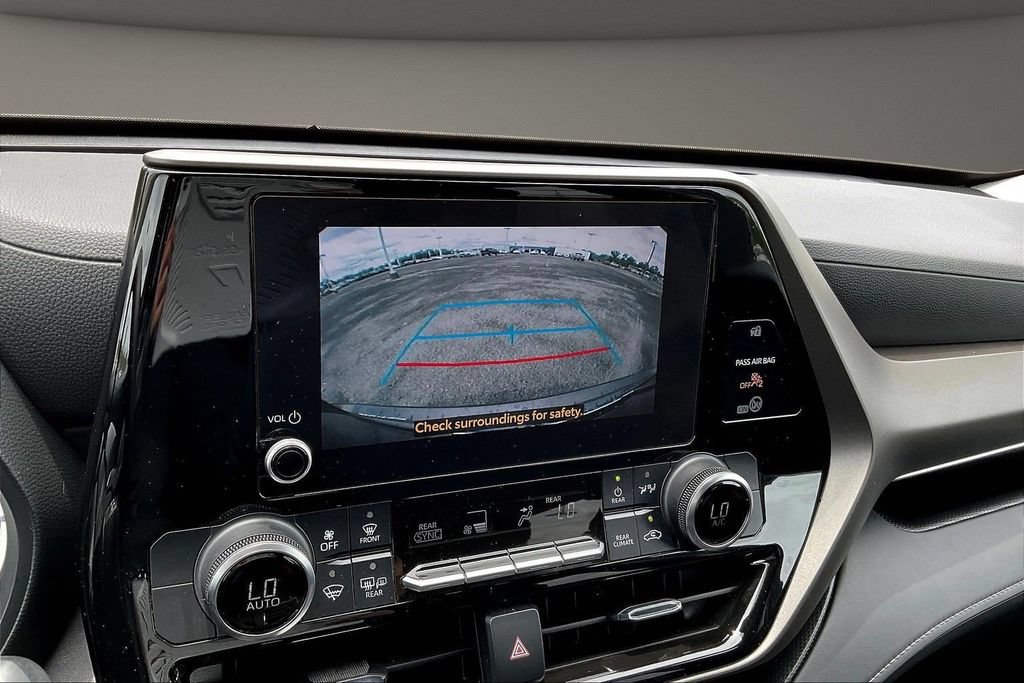 Used 2023 Toyota Highlander L FWD image 16