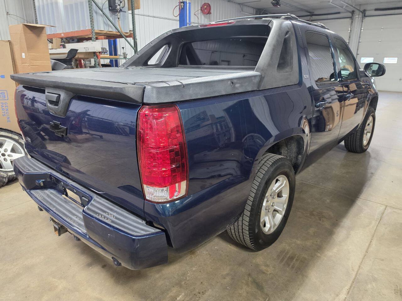 Used 2007 Chevrolet Avalanche LTZ w/ LTZ Preferred Equipment Group AWD/4WD image 7