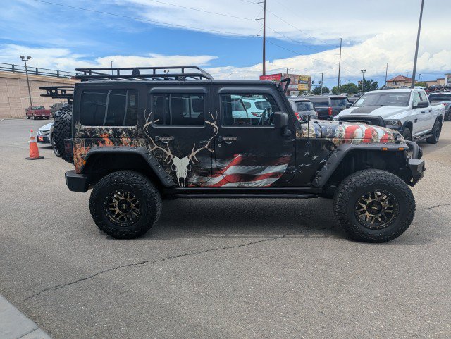 Used 2017 Jeep Wrangler Unlimited Rubicon w/ Connectivity Group AWD/4WD image 6
