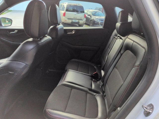 Used 2025 Ford Escape ST-Line Select AWD/4WD image 13