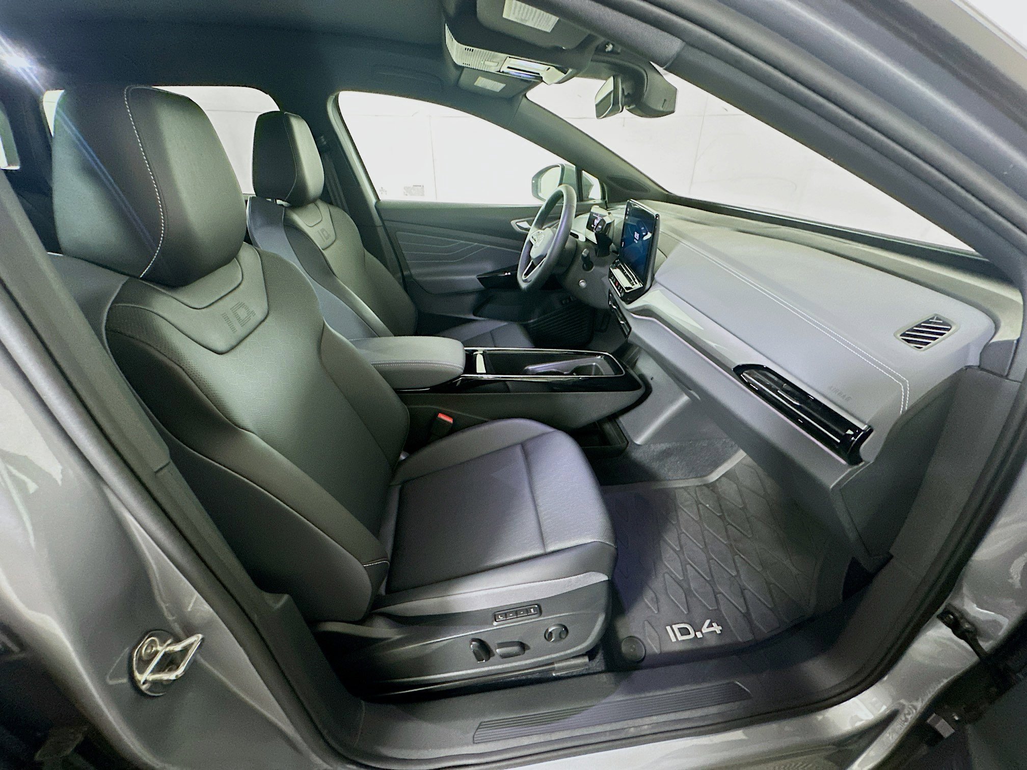 Used 2024 Volkswagen ID.4 S RWD image 33