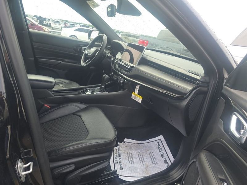 Used 2025 Jeep Compass Latitude w/ Altitude Special Edition AWD/4WD image 27