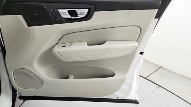 Certified 2025 Volvo XC60 B5 Ultra w/ Protection Package Premier AWD/4WD image 36