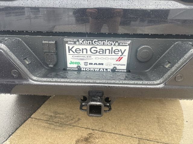 Used 2022 GMC Sierra 1500 AT4X image 11