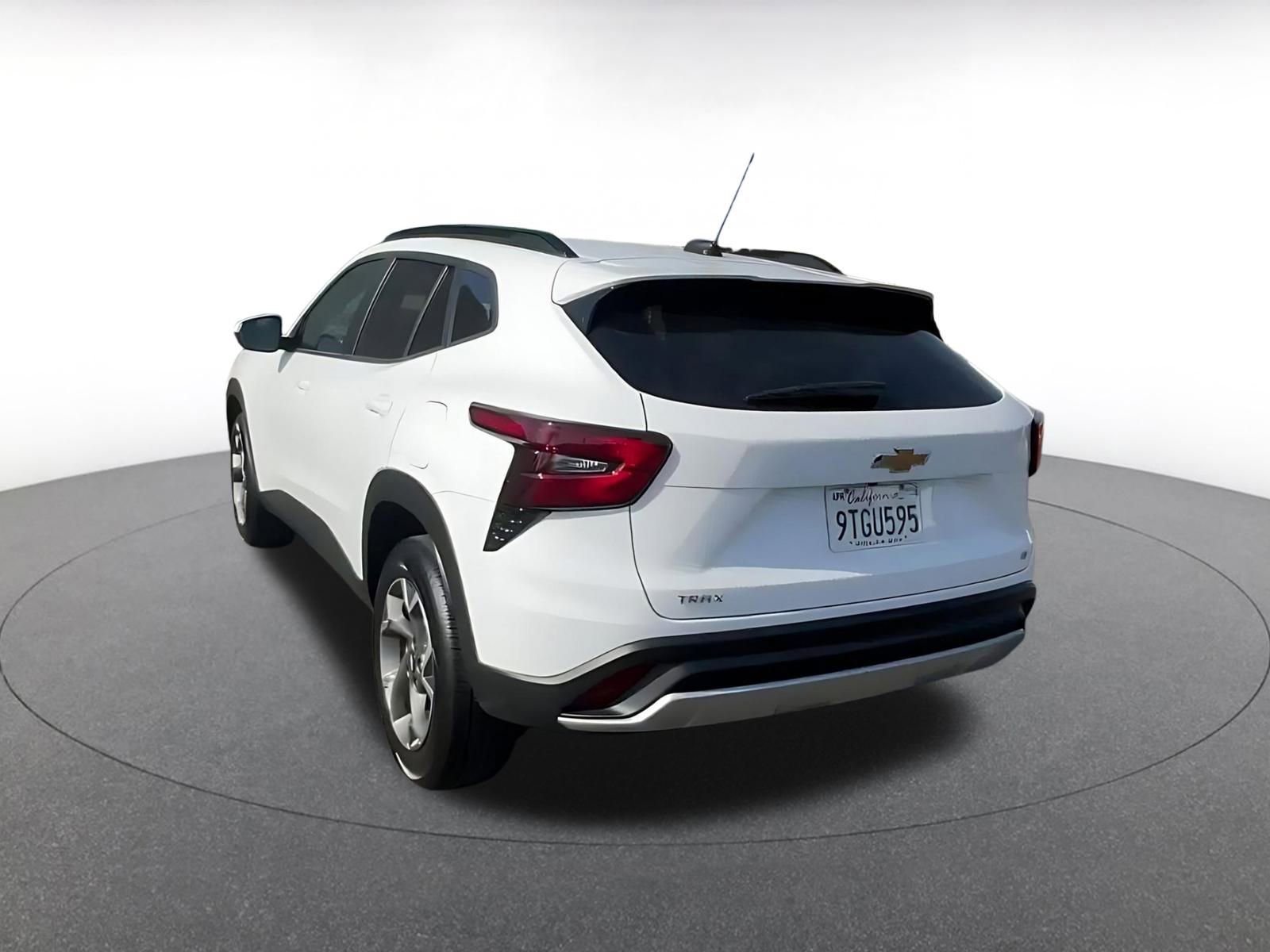 Used 2025 Chevrolet Trax LT w/ LT Convenience Package image 11