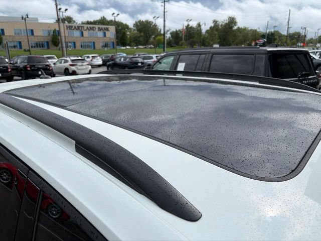 Used 2022 Volkswagen Tiguan SE R-Line AWD/4WD image 4