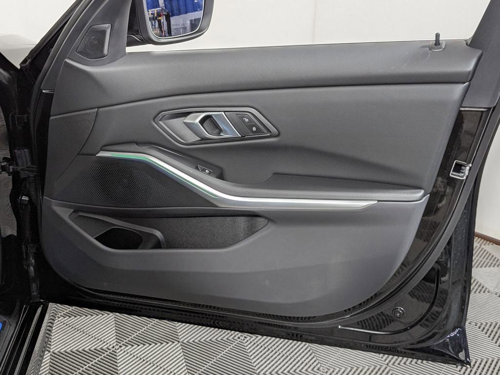 Used 2025 BMW 330i xDrive Sedan w/ M Sport Package image 26