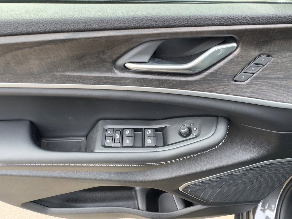 New 2026 Jeep Grand Cherokee L Limited w/ Limited Altitude Package image 9