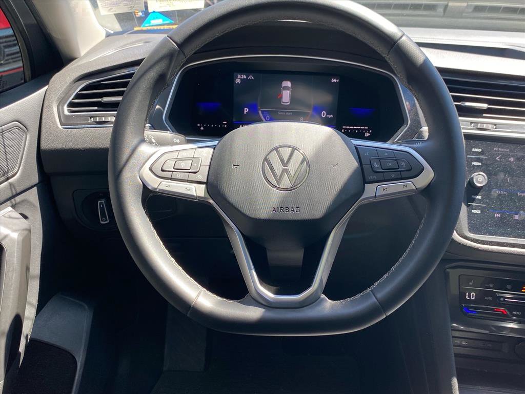 Used 2023 Volkswagen Tiguan SE w/ Panoramic Sunroof Package AWD/4WD image 5