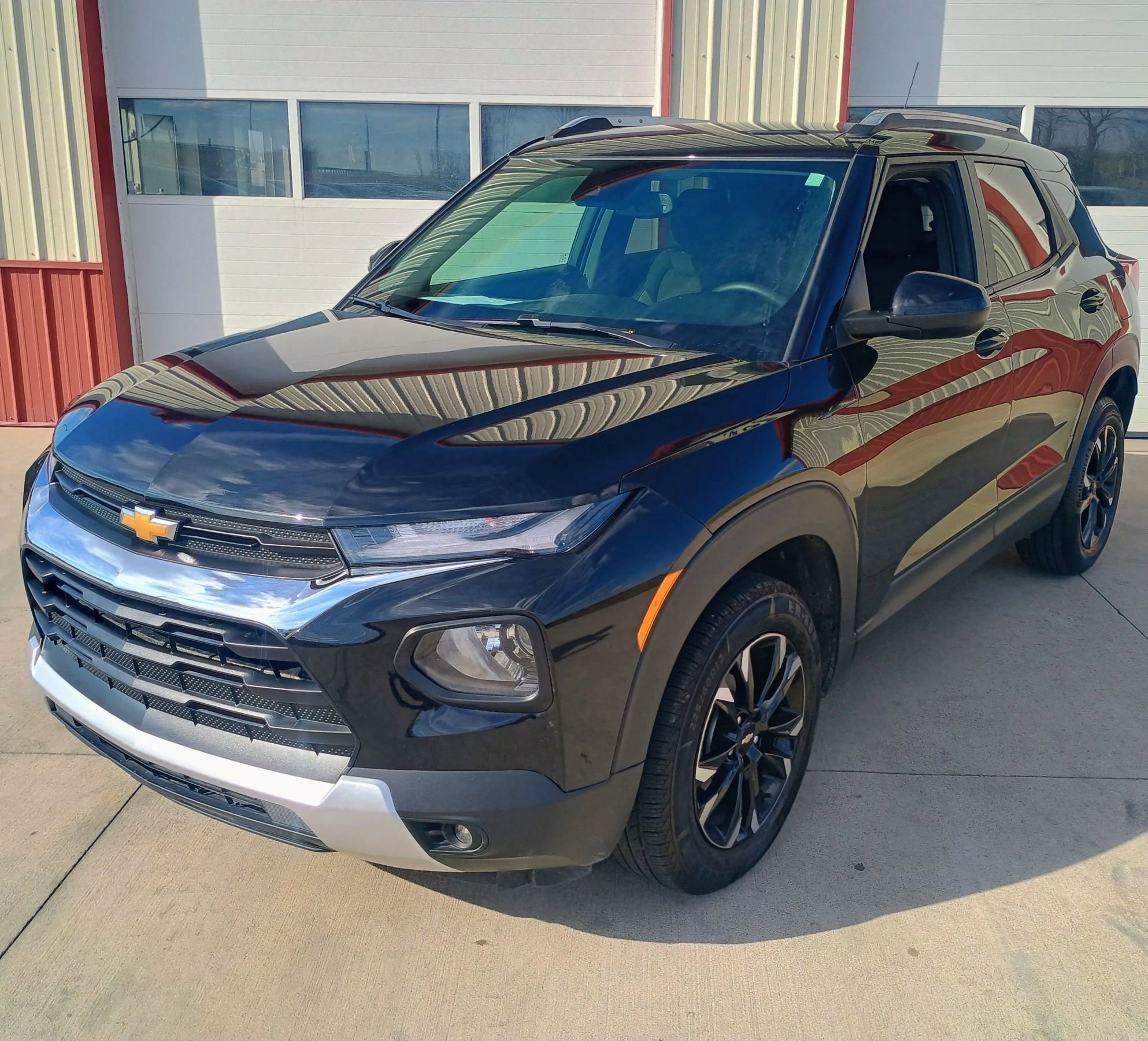 Used 2023 Chevrolet TrailBlazer LT w/ Convenience Package image 3