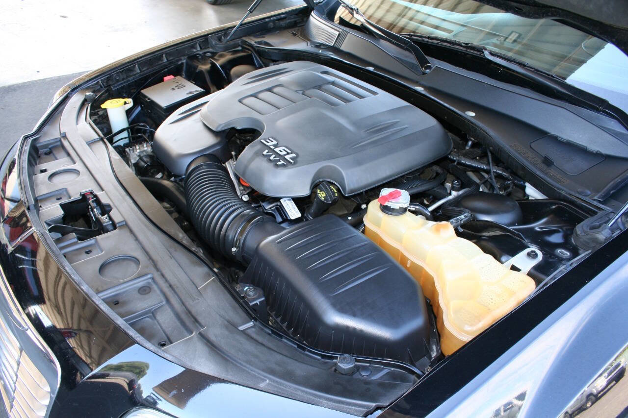 Used 2012 Chrysler 300 Limited image 21