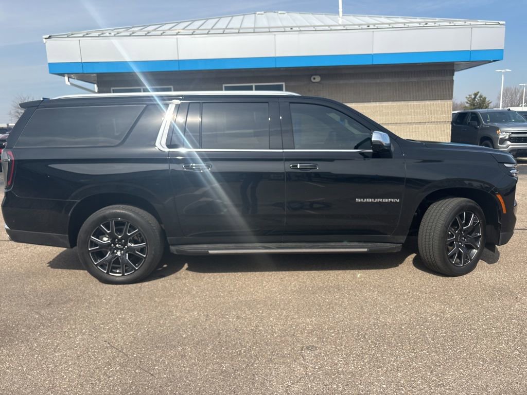 Used 2025 Chevrolet Suburban Premier image 11