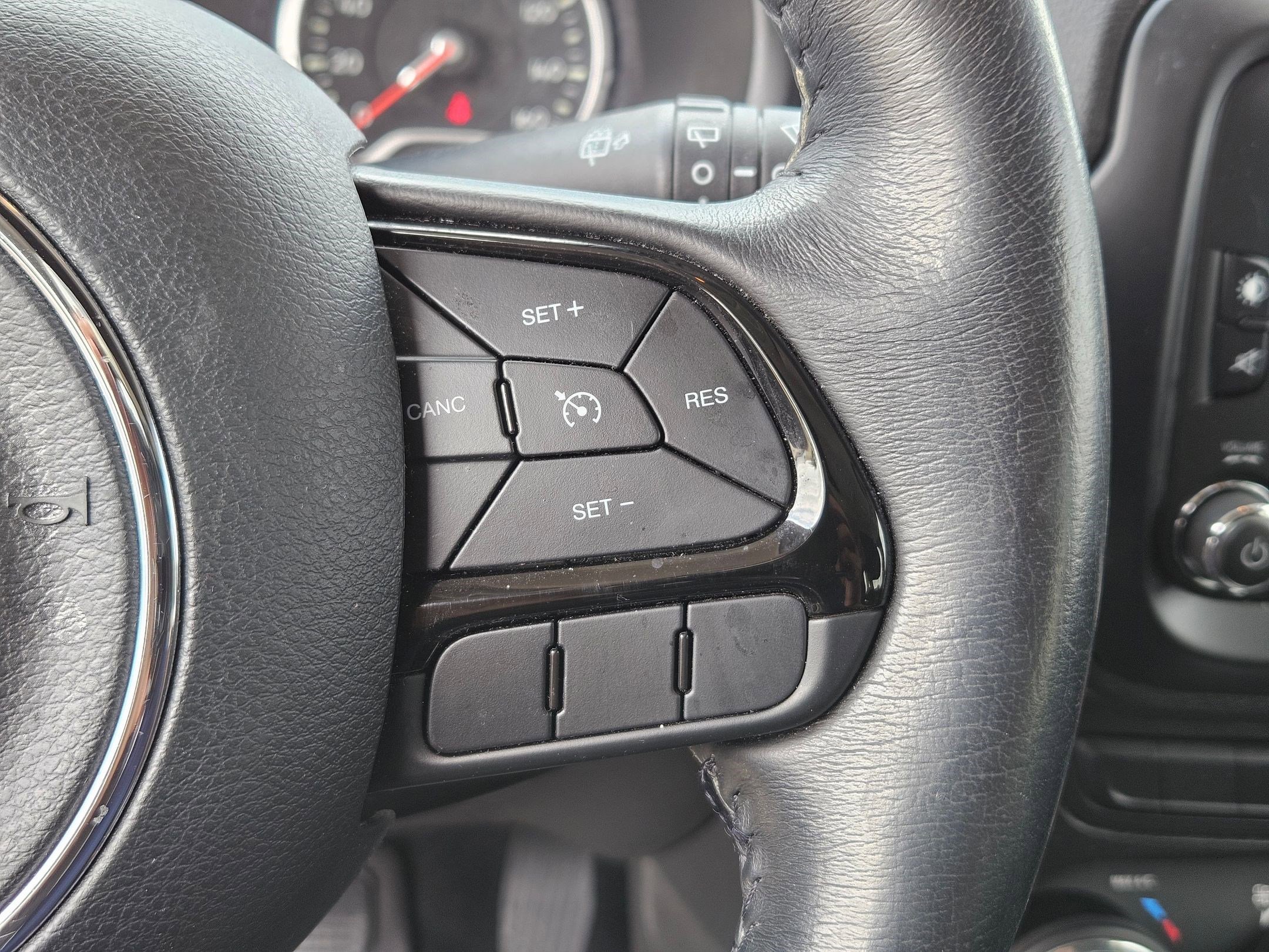 Used 2017 Jeep Renegade Altitude FWD image 20