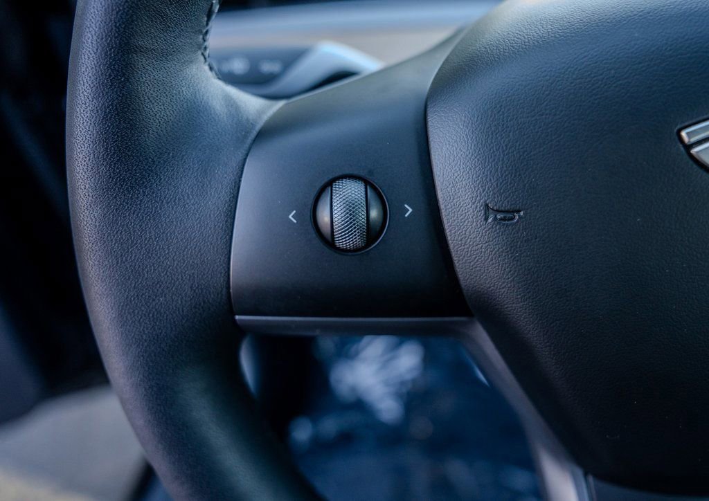 Used 2023 Tesla Model 3 Performance image 6