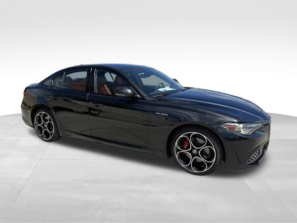 Used 2022 Alfa Romeo Giulia Veloce RWD image 5
