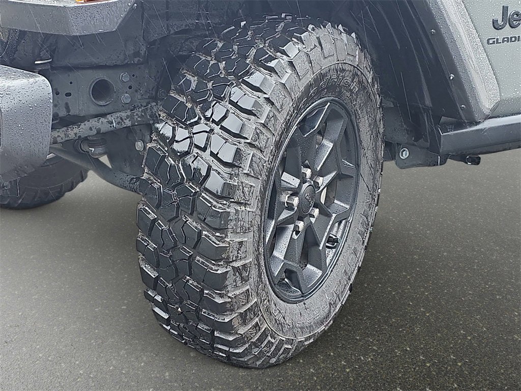 Used 2022 Jeep Gladiator Willys image 35