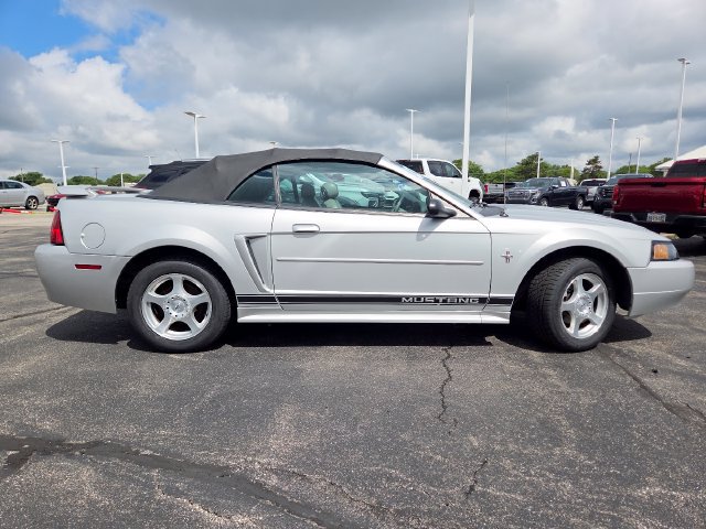 Used 2003 Ford Mustang Convertible RWD image 11