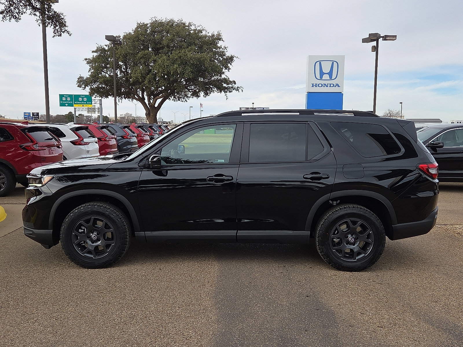 New 2025 Honda Pilot TrailSport image 2