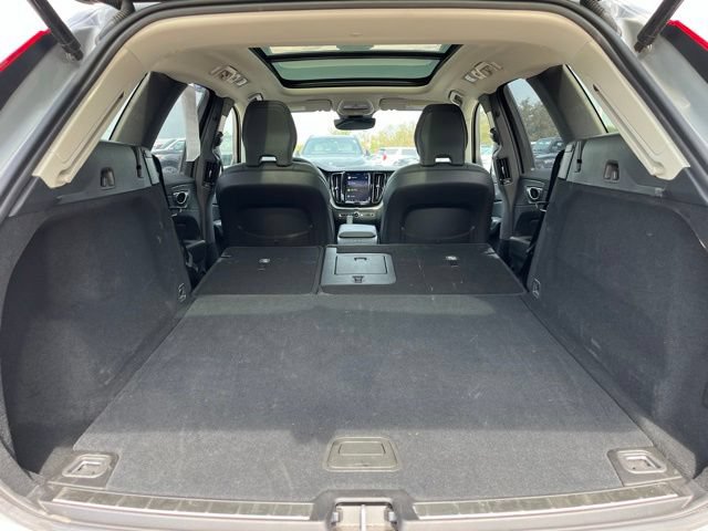 Used 2025 Volvo XC60 B5 Plus AWD/4WD image 8