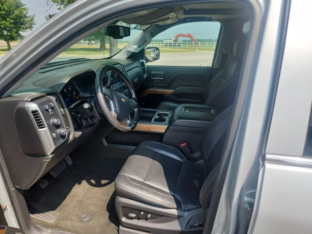 Used 2018 Chevrolet Silverado 1500 LTZ w/ Sport Package AWD/4WD image 9