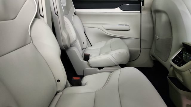 New 2026 Volvo EX90 Plus AWD/4WD image 33