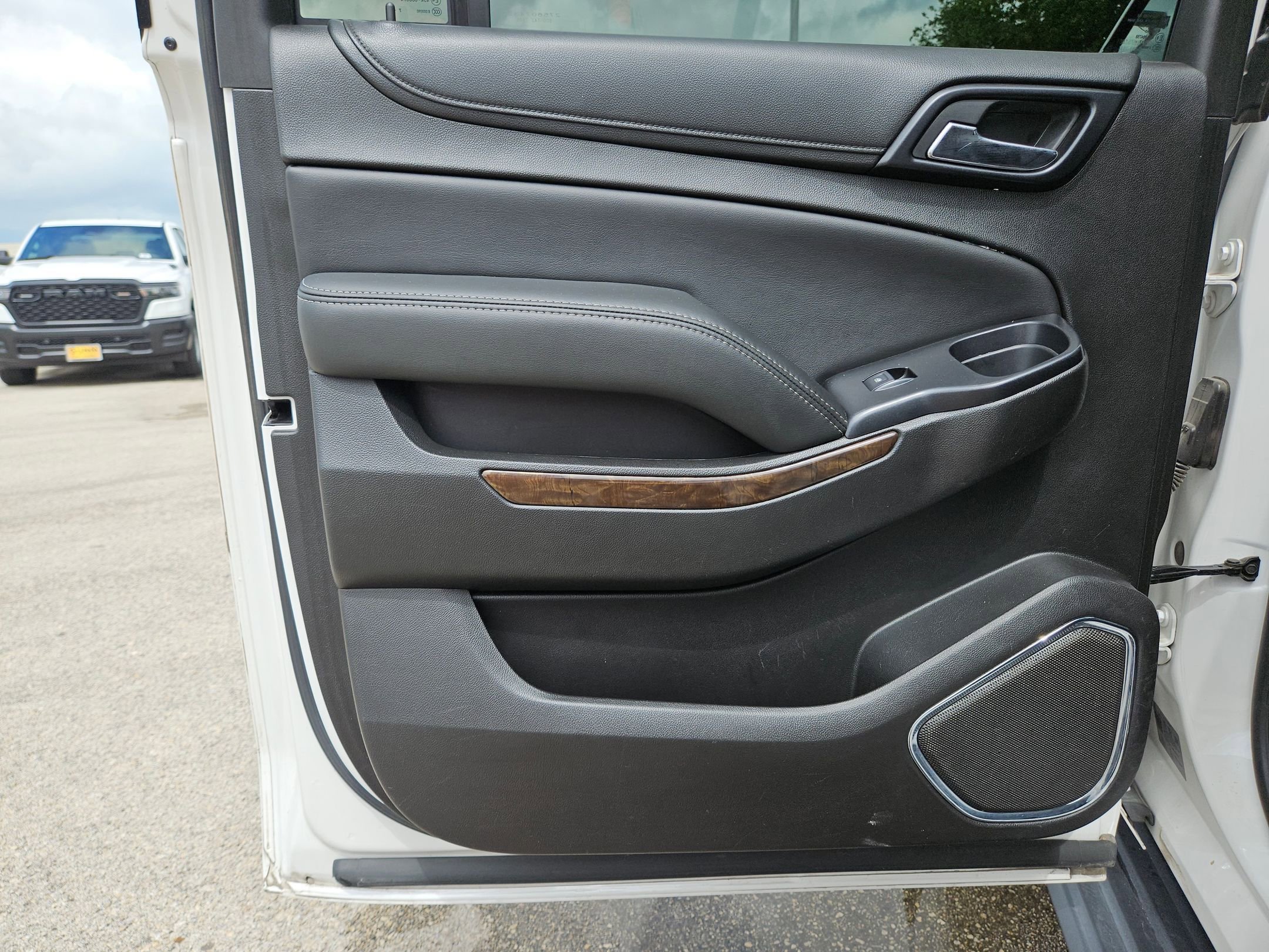 Used 2018 Chevrolet Suburban LT AWD/4WD image 15