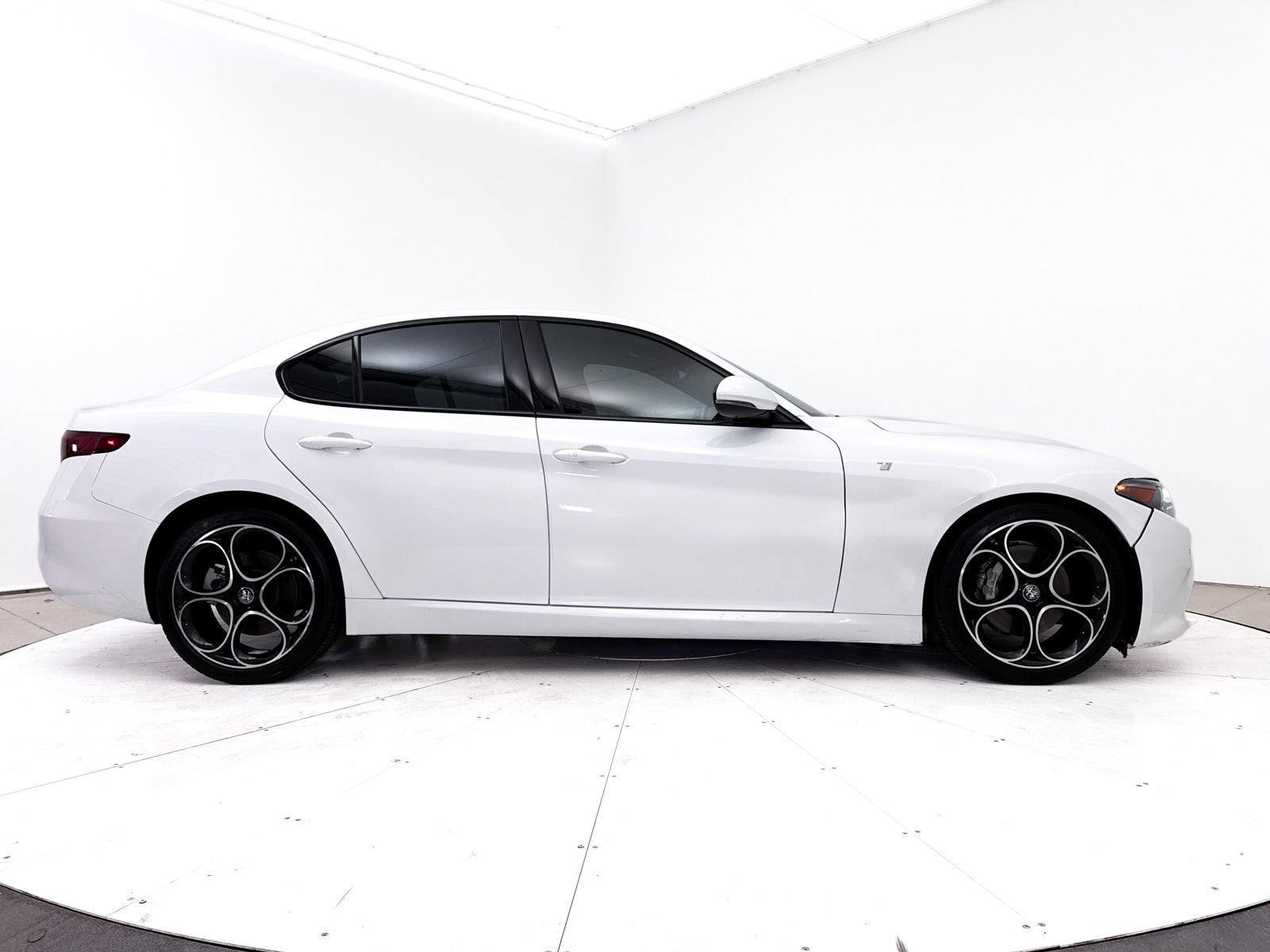 Used 2022 Alfa Romeo Giulia Ti w/ Active Assist Plus Package RWD image 42