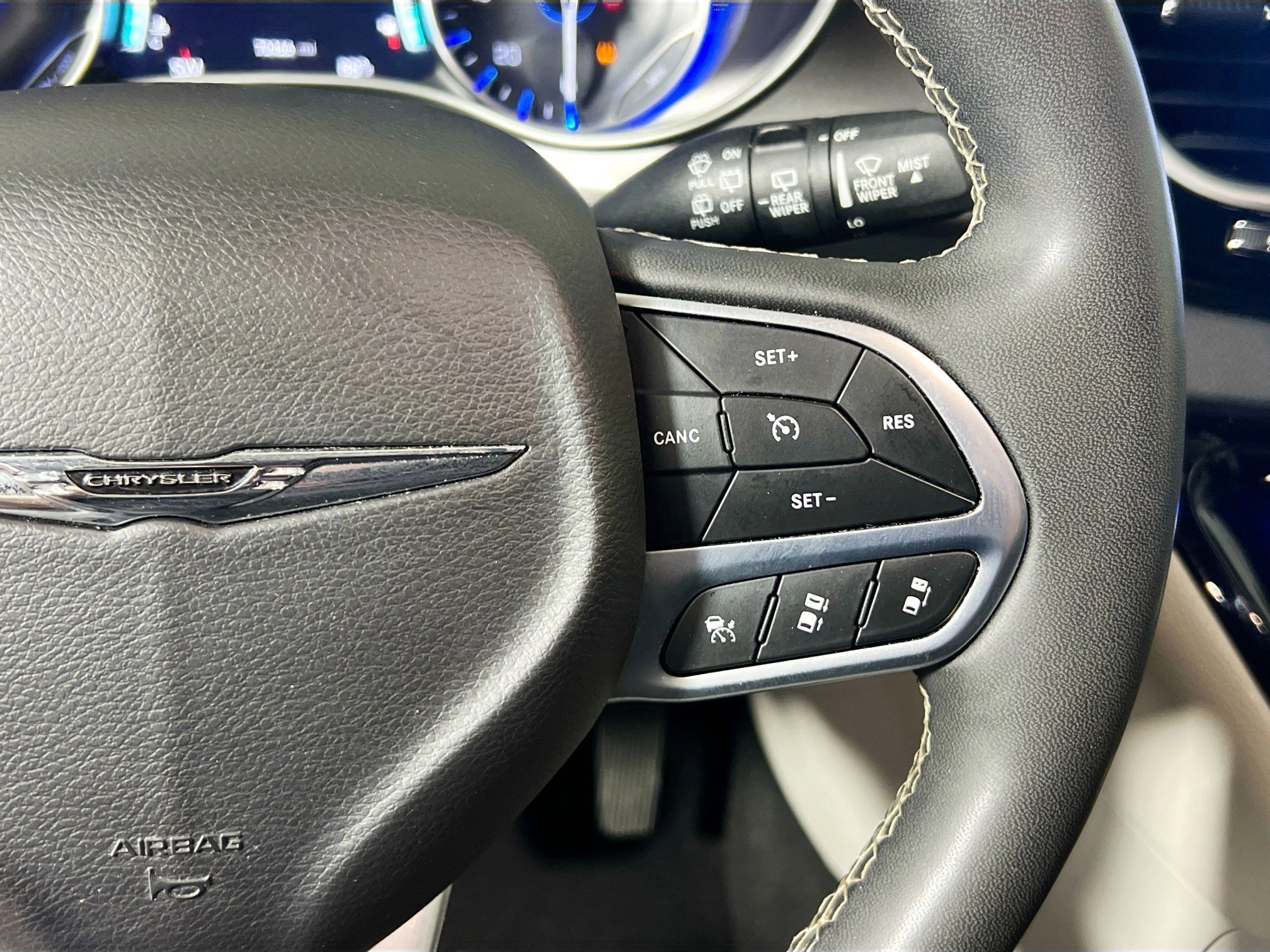 Used 2024 Chrysler Pacifica Touring-L image 19