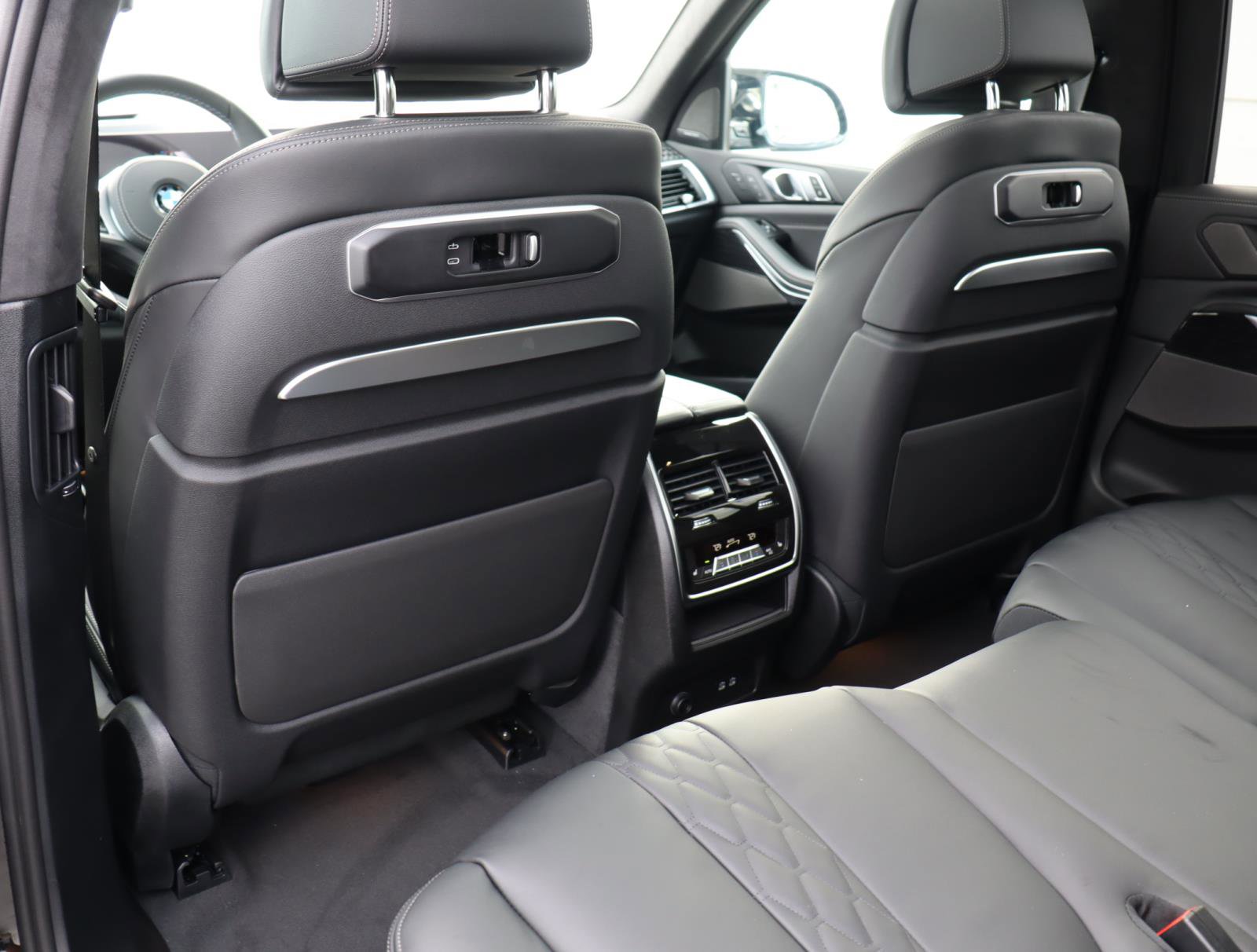 New 2026 BMW X7 M60i image 14
