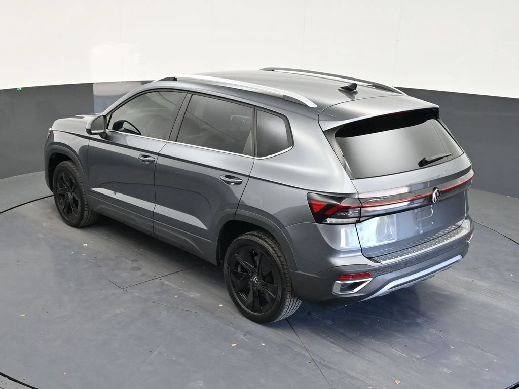 Used 2025 Volkswagen Taos SE FWD image 14