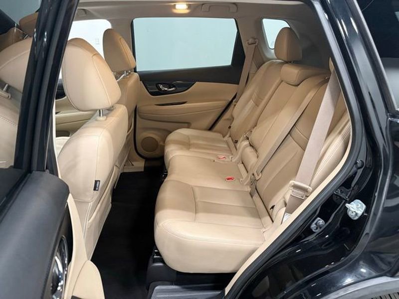 Used 2017 Nissan Rogue SL w/ SL Premium Package image 32