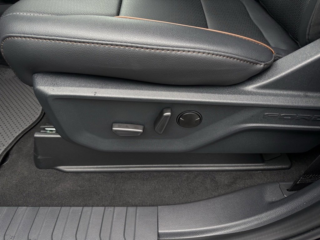 New 2026 Ford F250 Lariat w/ Black Appearance Package image 11