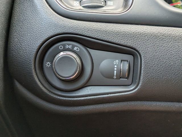 Used 2020 Jeep Renegade Sport w/ UConnect 7.0 Group image 24