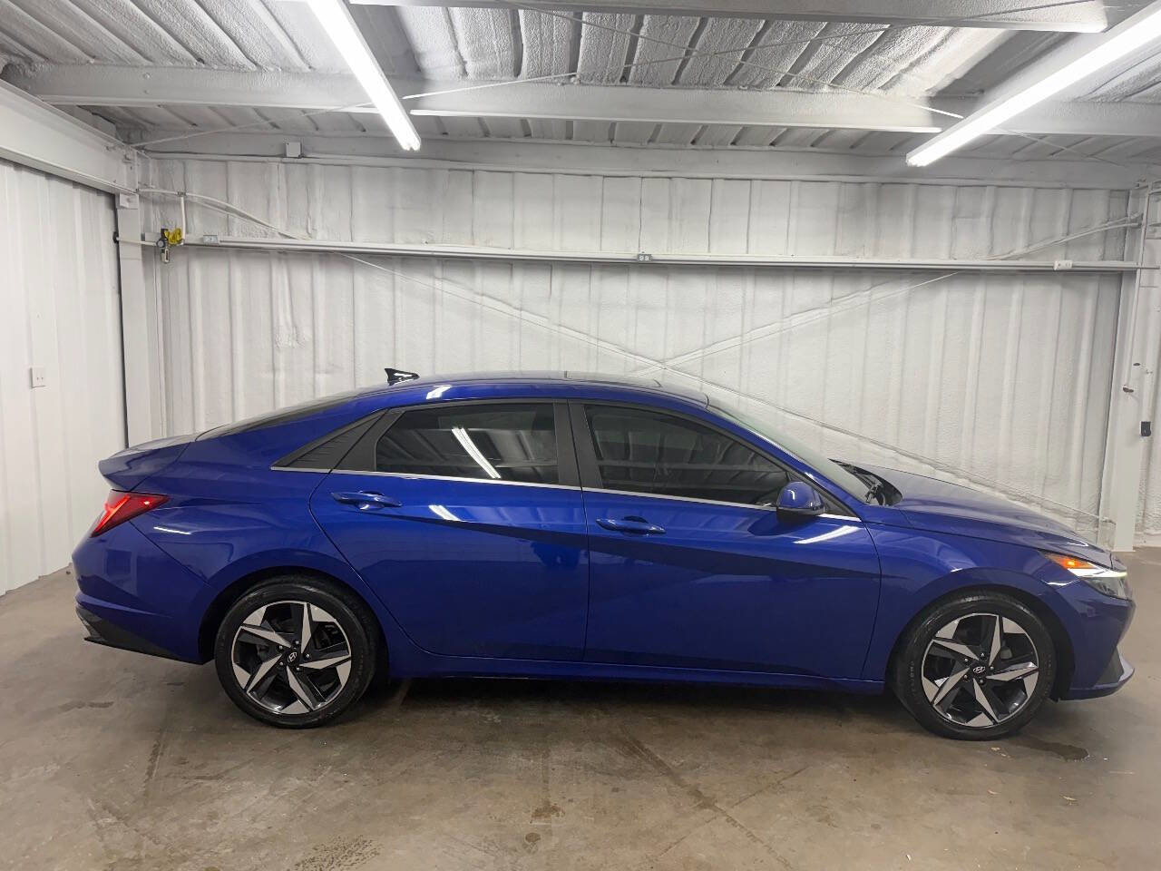 Used 2021 Hyundai Elantra Limited image 6