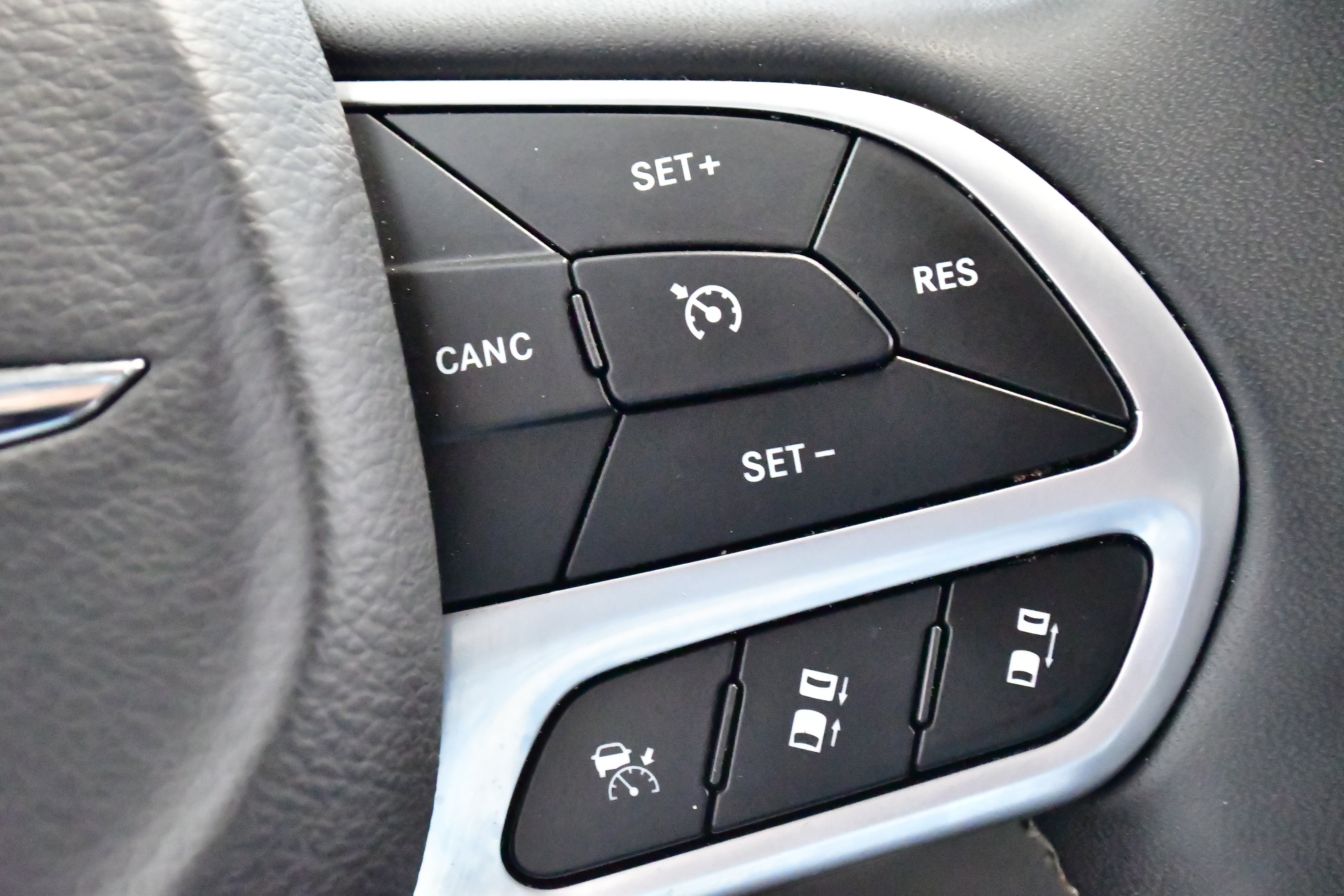 Used 2024 Chrysler Pacifica Touring-L image 48