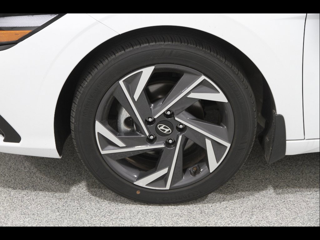 Certified 2025 Hyundai Elantra Sport image 20