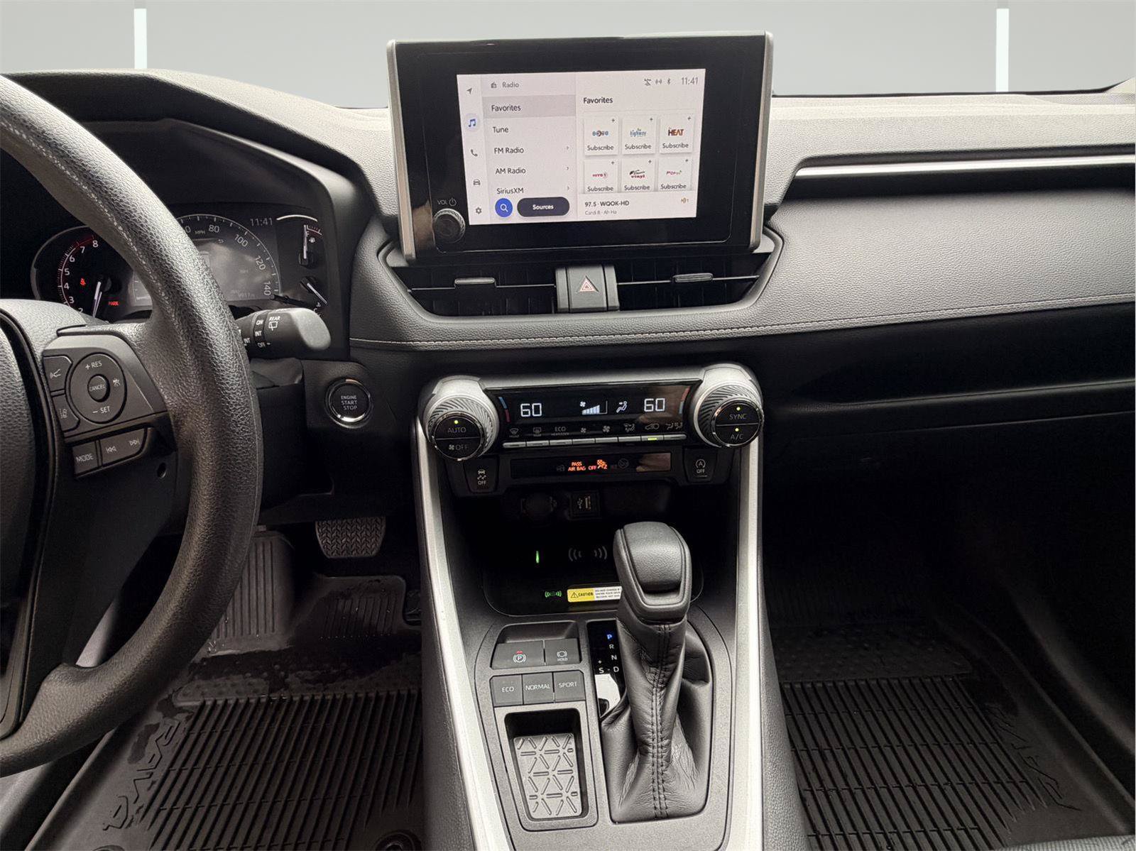 Used 2025 Toyota RAV4 XLE w/ Convenience Package FWD image 24