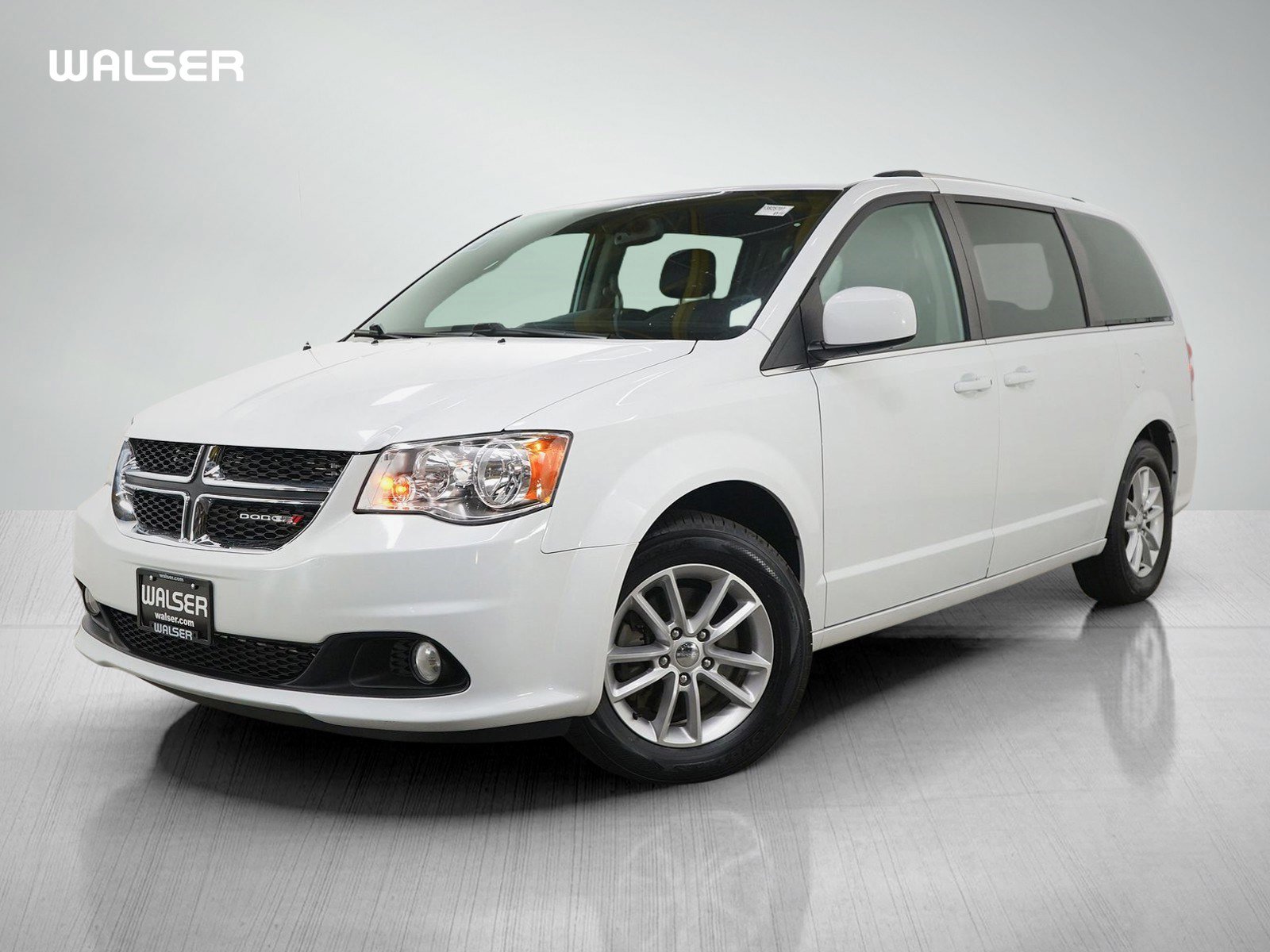 Used 2019 Dodge Grand Caravan SXT w/ Rear Park Assist Package FWD image 1
