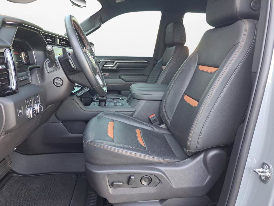 Used 2024 GMC Sierra 1500 AT4 w/ Technology Package AWD/4WD image 9