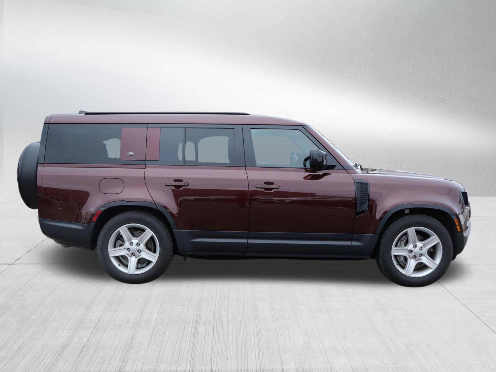 Used 2024 Land Rover Defender 130 S image 6