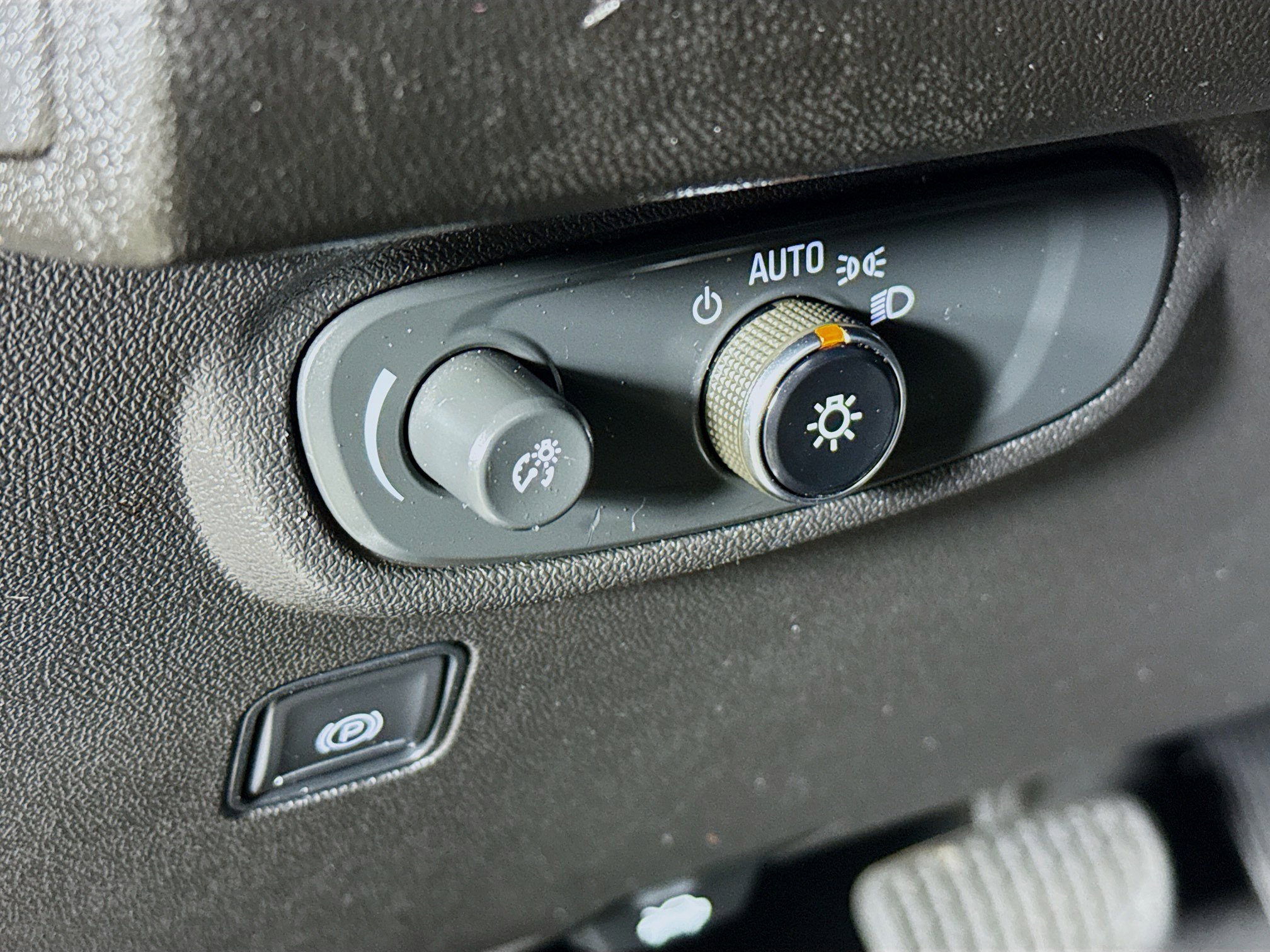 Used 2022 GMC Terrain SLE w/ Driver Convenience Package image 9