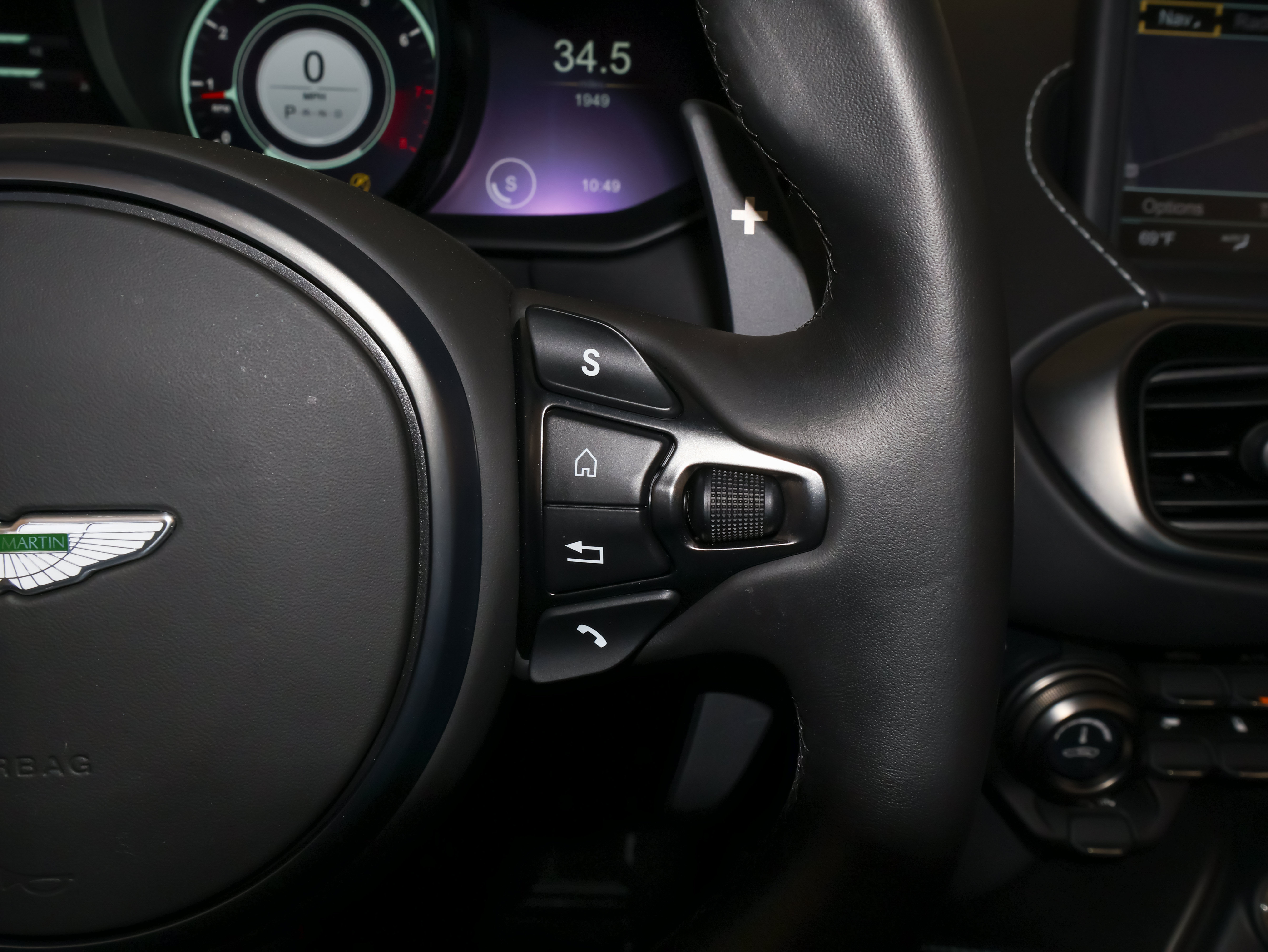Used 2023 Aston Martin V8 Vantage Roadster RWD image 29