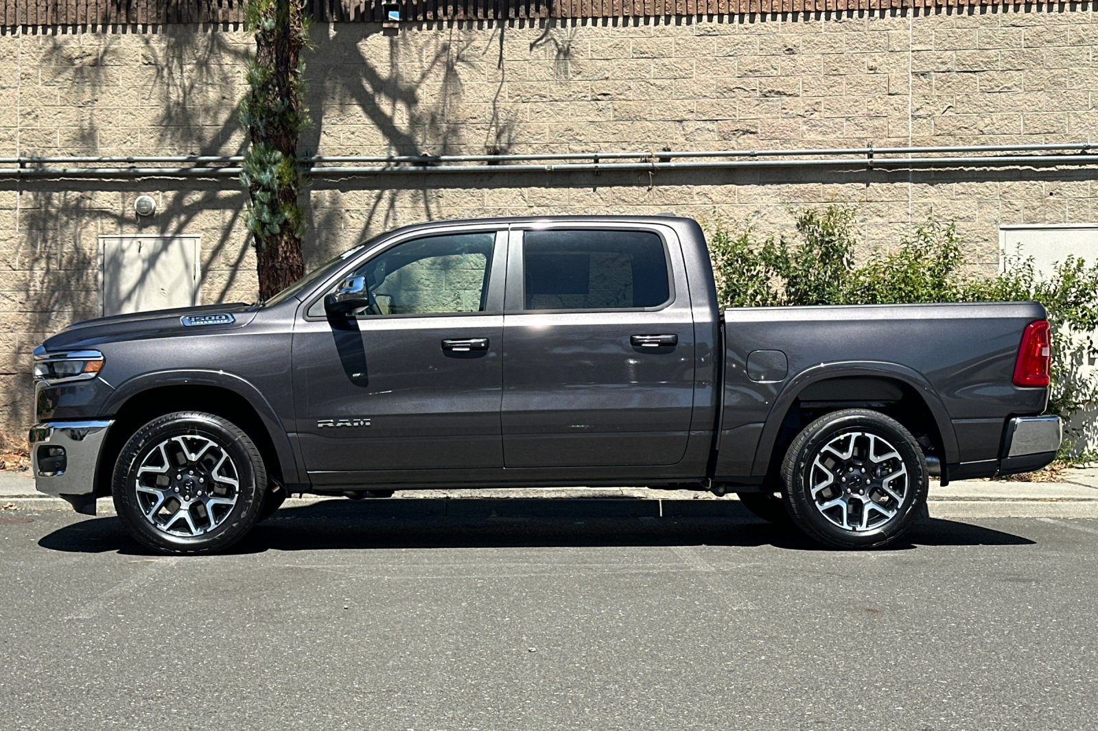 New 2026 RAM 1500 Laramie AWD/4WD image 6
